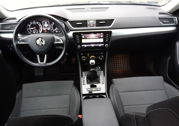 Skoda Superb cena 89900 przebieg: 108735, rok produkcji 2019 z Łeba małe 407